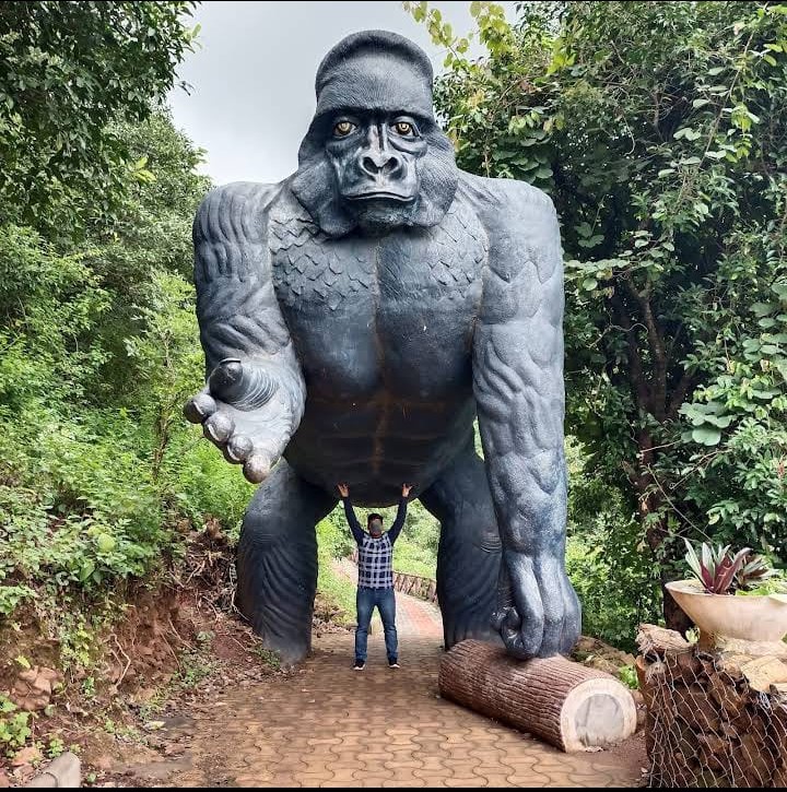 on the way to Rani Duduma waterfall